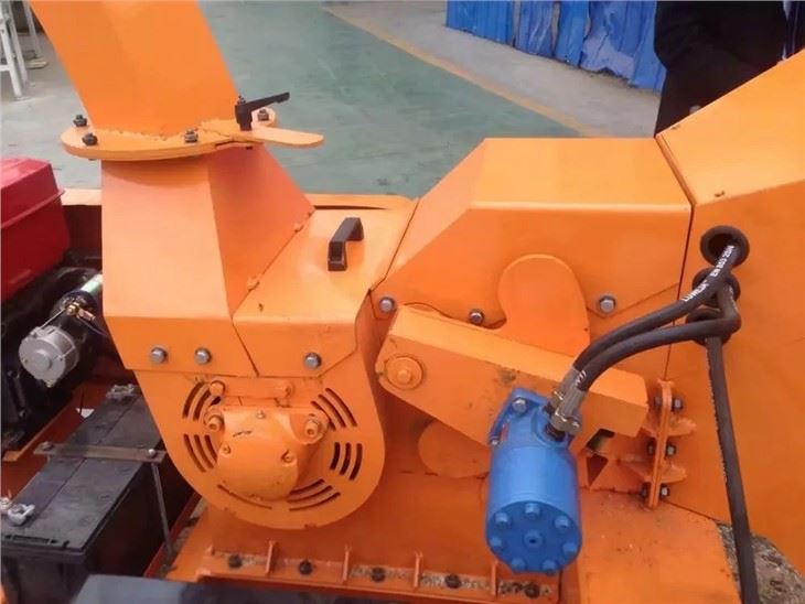 Diesel Engine Tree Branches Shredder